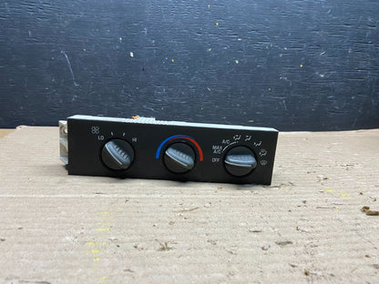 2001 - 2007 GMC Chevrolet Express 1500 Climate Control A/C J9547 DG OEM0