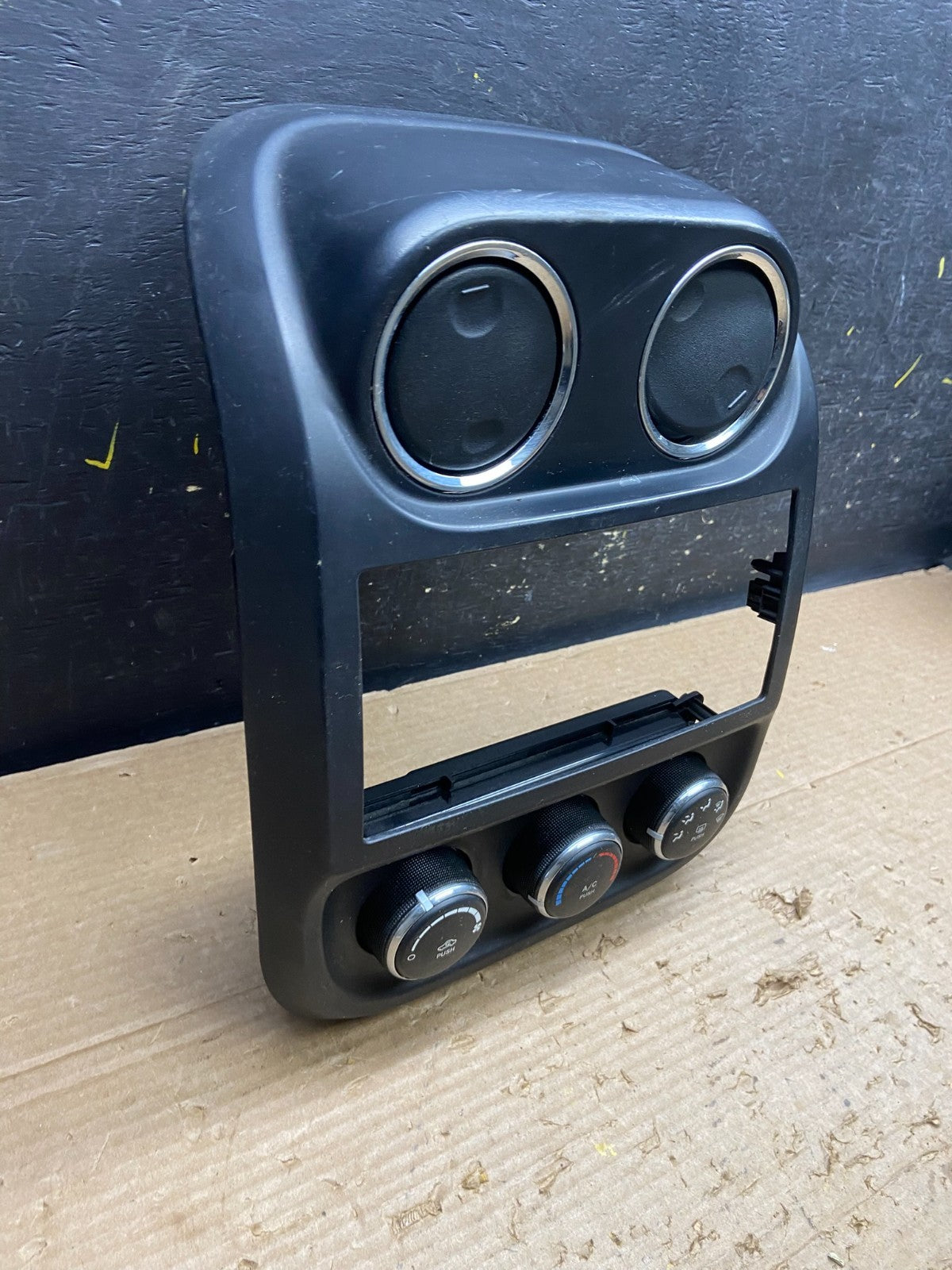 2011 to 2017 Jeep Compass Dash Climate Temperature Control Radio Bezel W3148 DG2