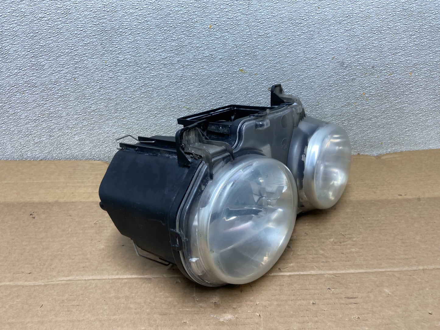 2004 to 2005 Jaguar XJ8 Left Driver Side Headlight AB50862