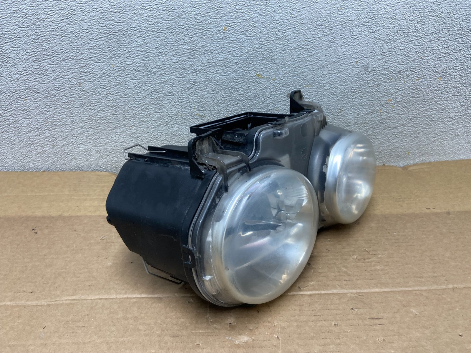 2004 to 2005 Jaguar XJ8 Left Driver Side Headlight AB50862