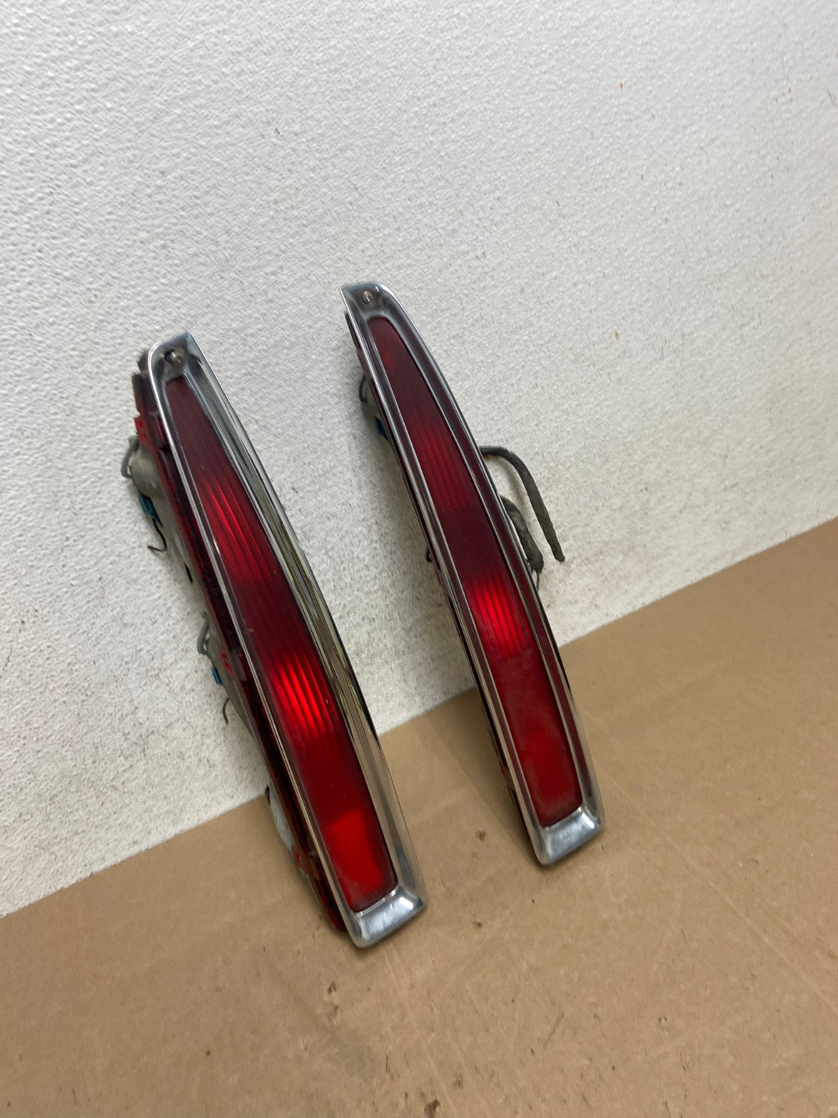 1994 to 1999 Cadillac Deville Left+Right Side Tail lights AE5051 LK2