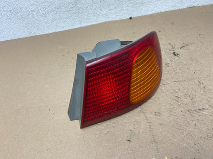 1998 1999 2000 Toyota Corolla Right Passenger Side Tail light AF4699 LK2