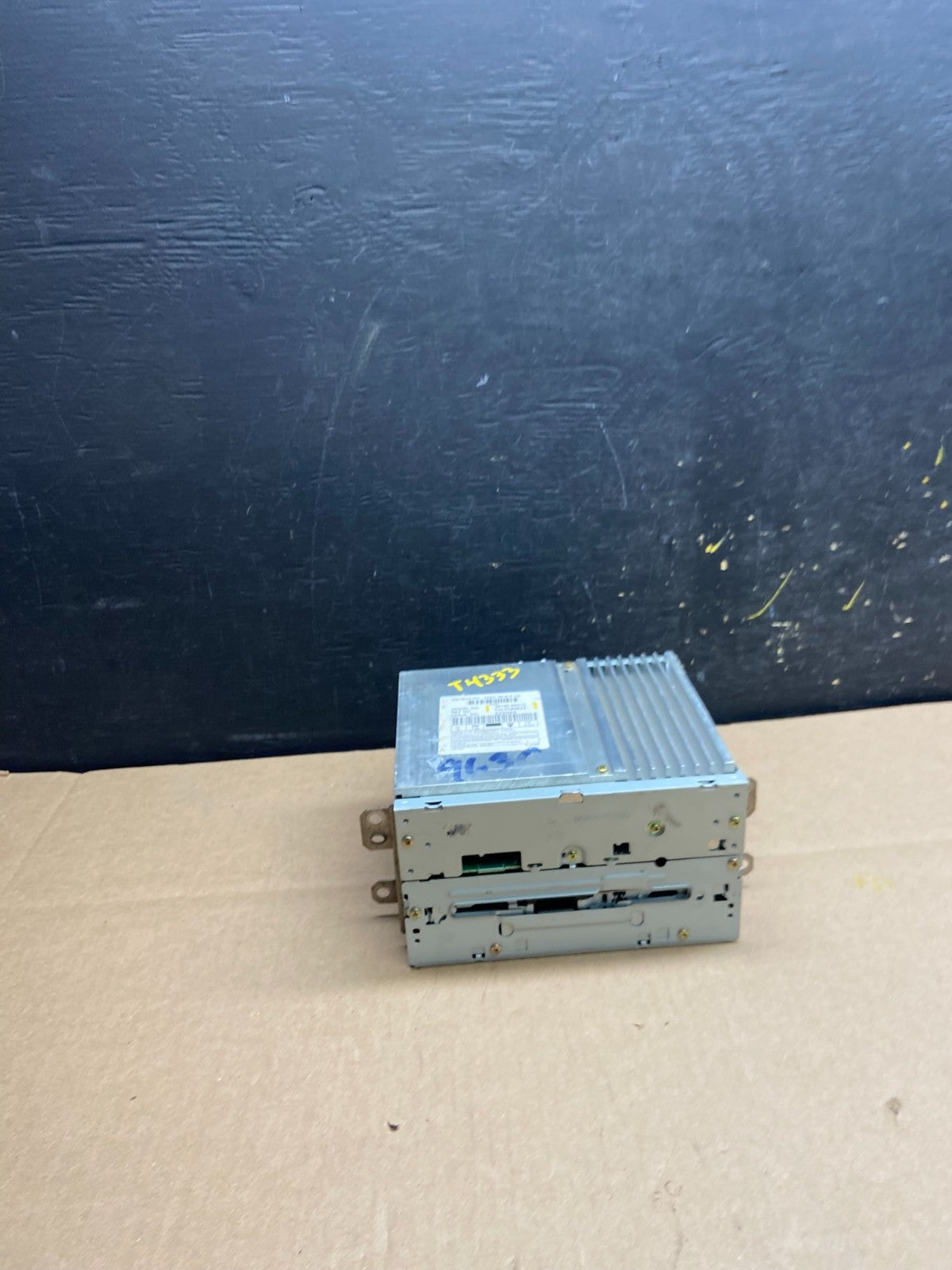 2004 to 2005 Nissan Titan Am Fm Cd Player Radio Receiver T4333 DG0