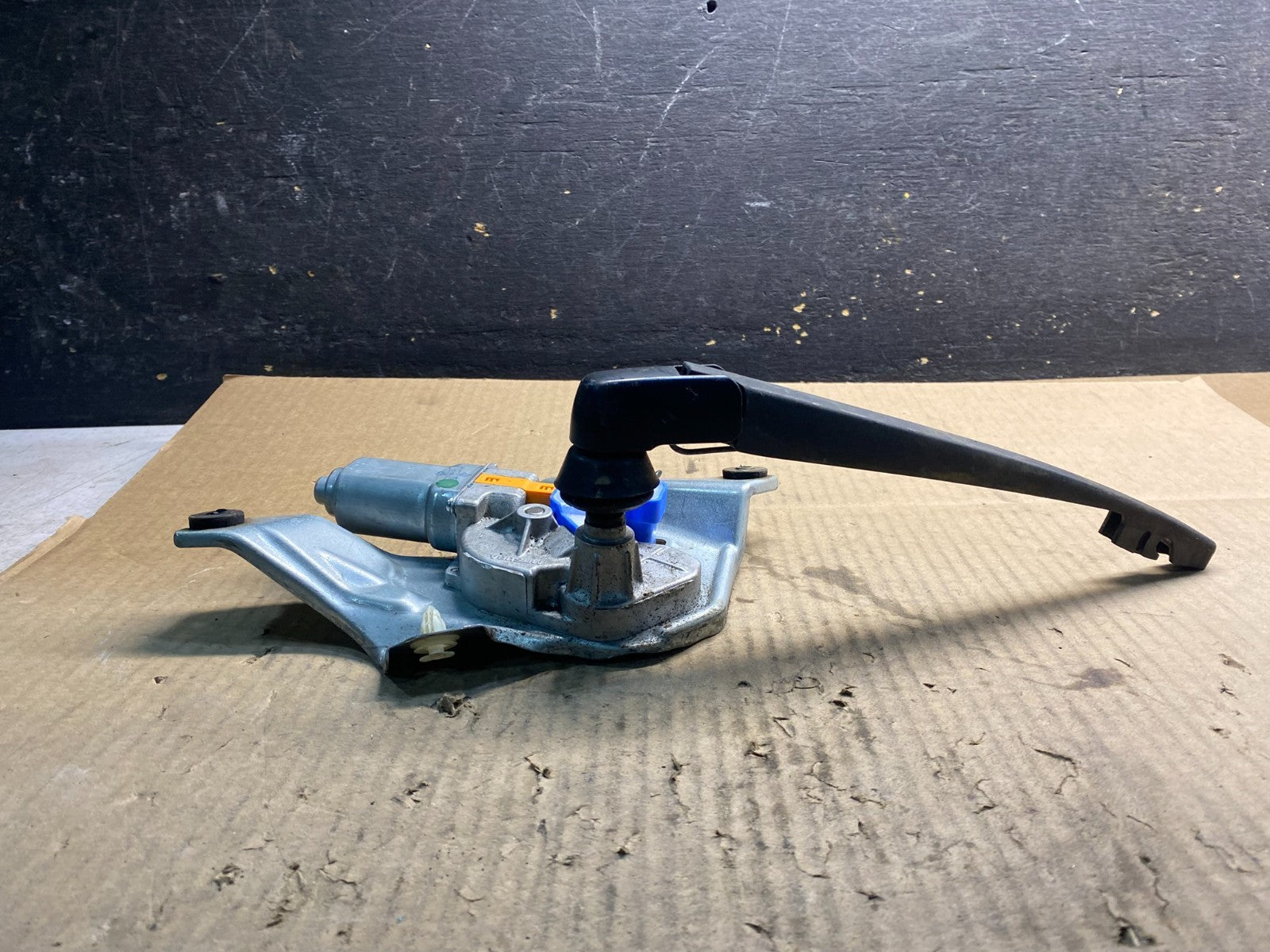 2010 to 2014 Subaru Legacy Outback Rear Wiper Motor Z4824 PS4