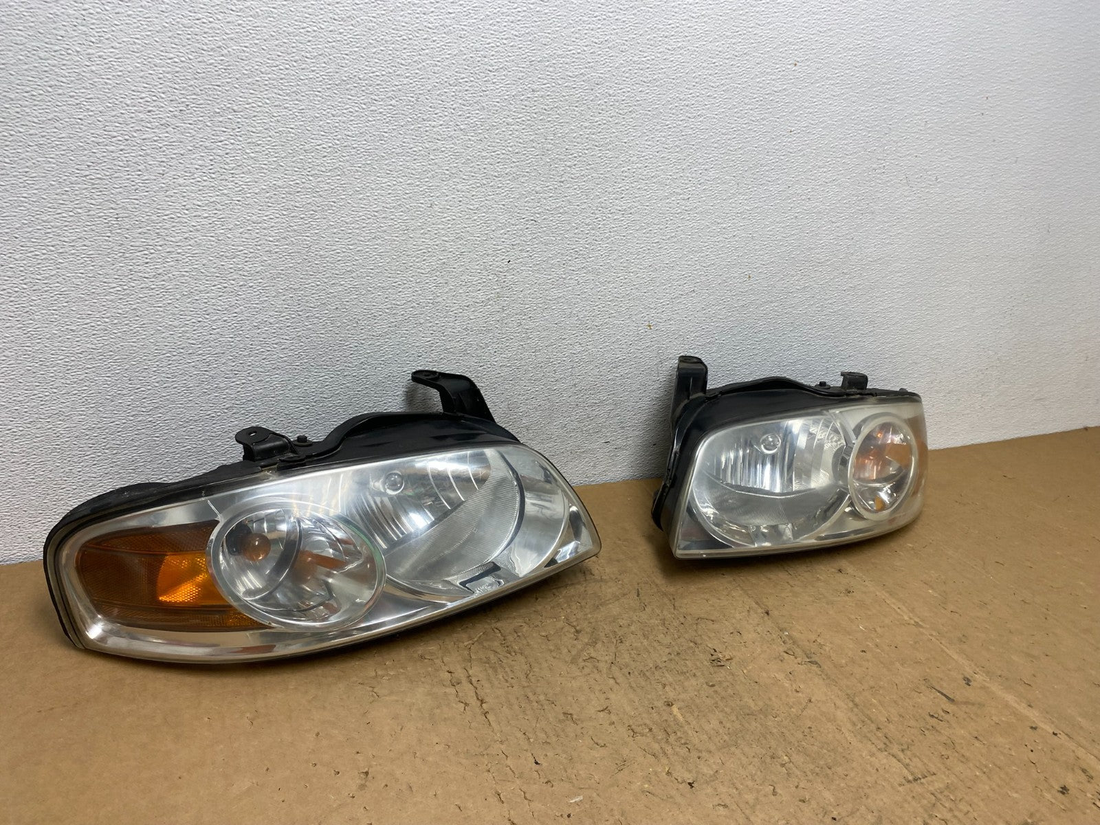 2004 - 2006 Nissan Sentra Halogen Left+Right Headlights TYC AD0566 DW2