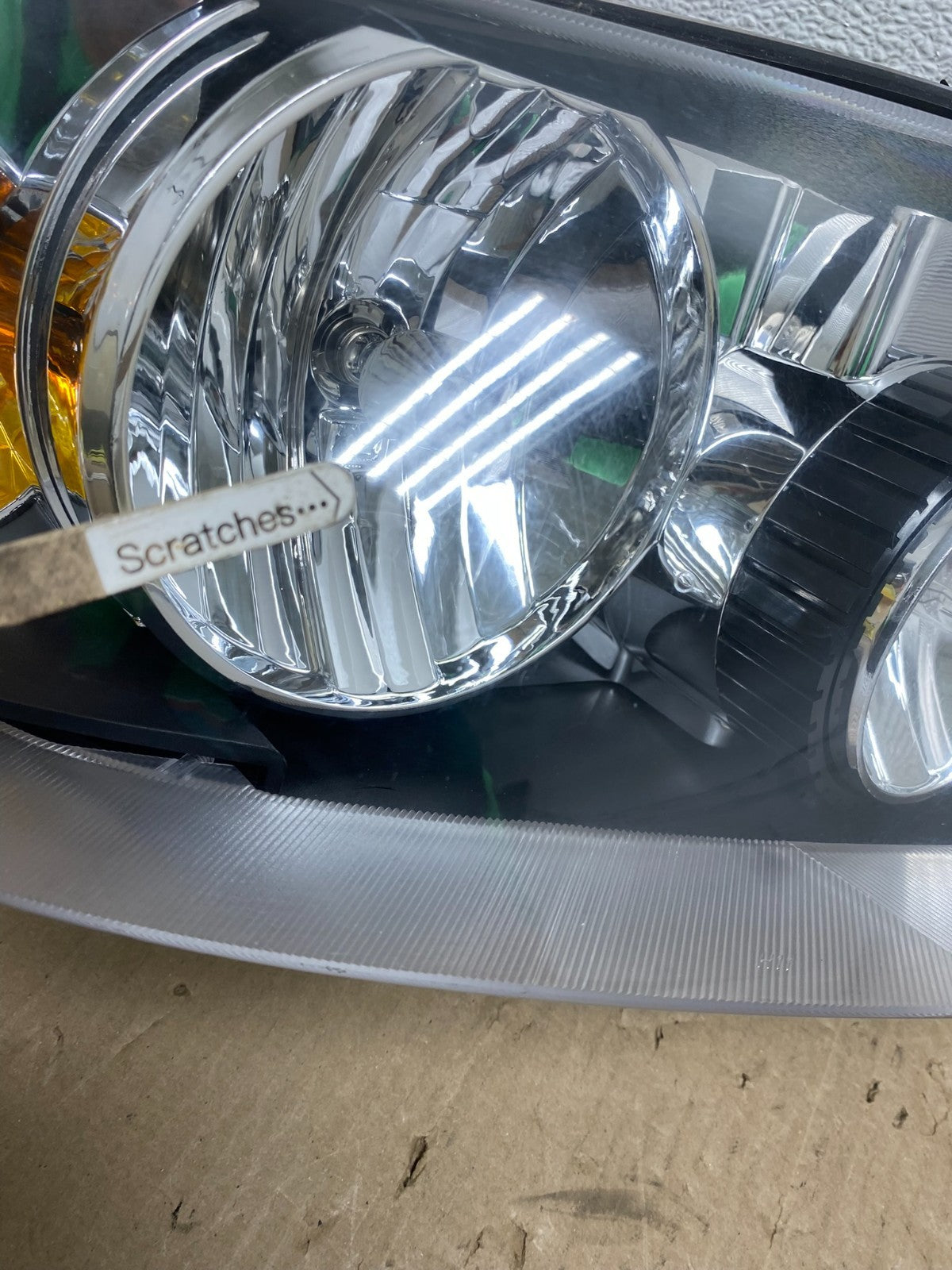 2005 - 2007 Ford Escape Headlights Left+Right Halogen AE7068 DW3