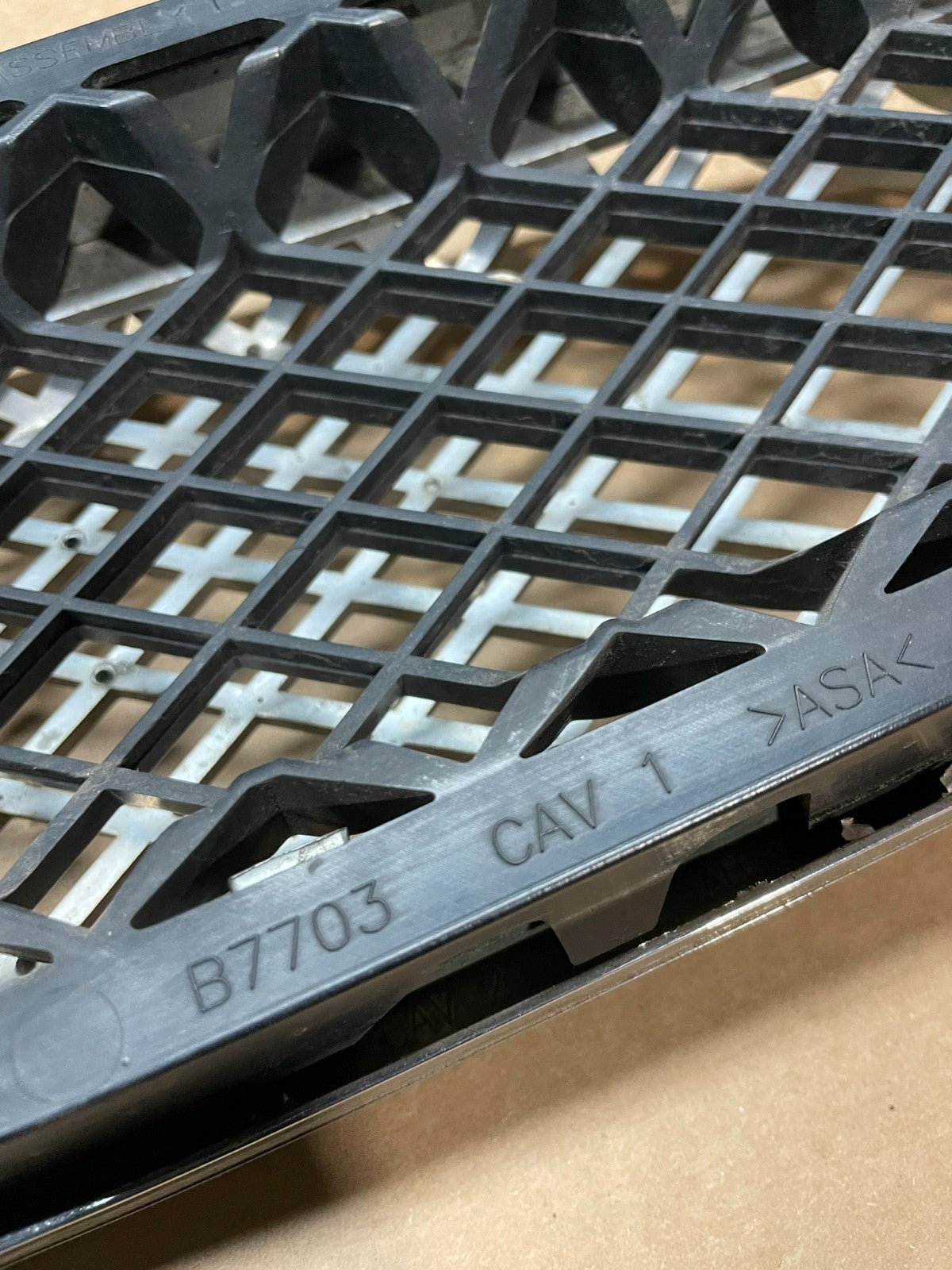 2007 to 2014 Chevrolet Avalanche Front Upper Lower Set Grill Grille Oem Z5723 DG12