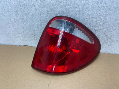 2004 - 2007 Dodge Grand Caravan Right Passenger Side Tail Light AF7271 DW0