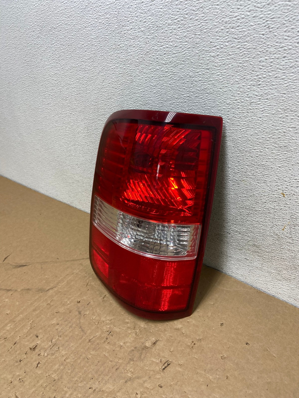 2004 to 2008 Ford F150 F-150 Left Driver LH Side Tail Light AG1098 LK1