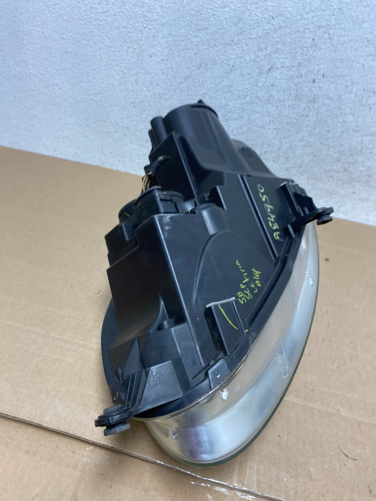 2005 - 2010 Volkswagen Jetta Right Passenger RH Side Headlight Halogen AE4950 DW8