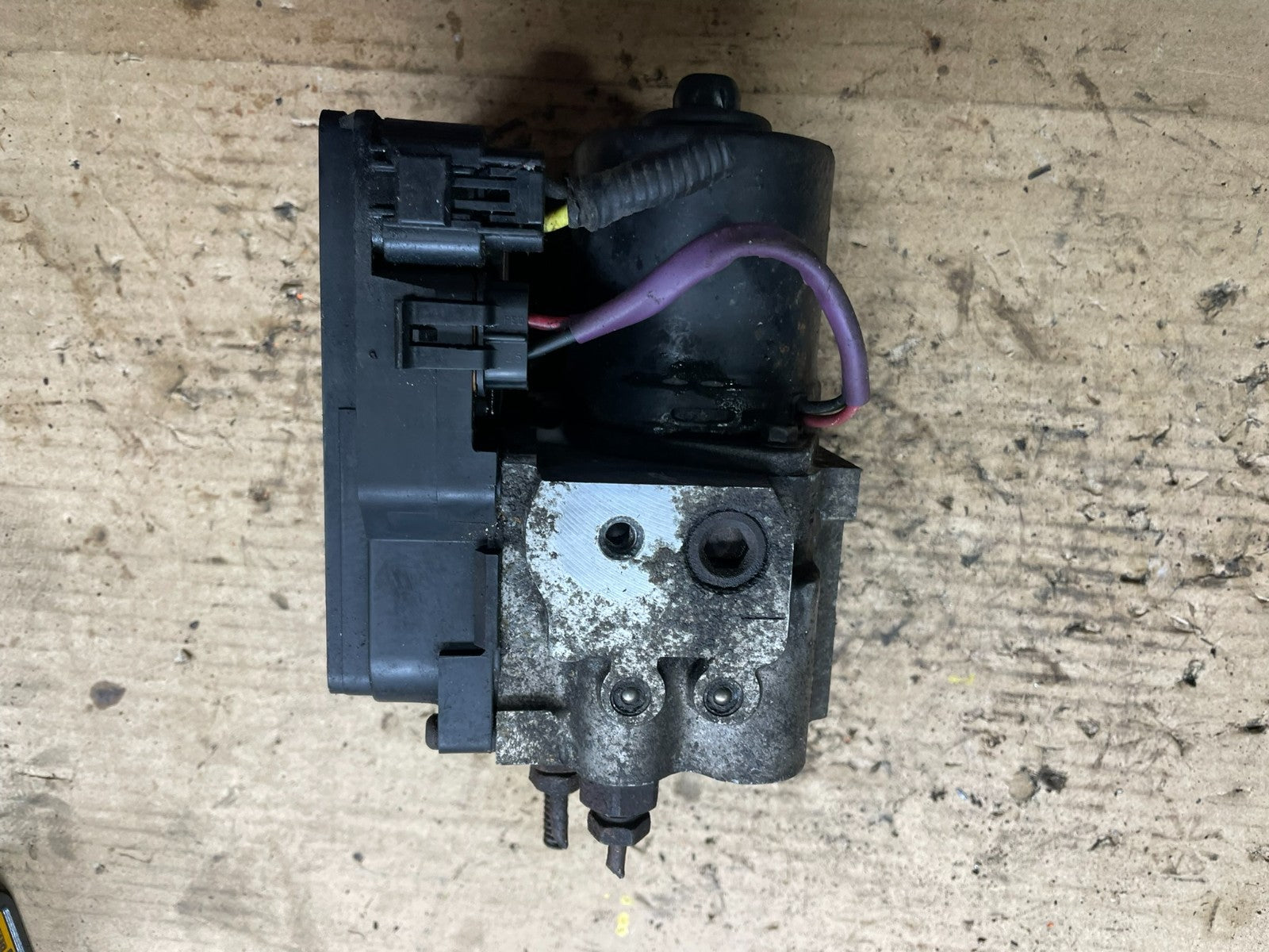 1999 - 2001 Ford E350 Van  ABS Anti Lock Brake Pump Module Oem o8582 DG3