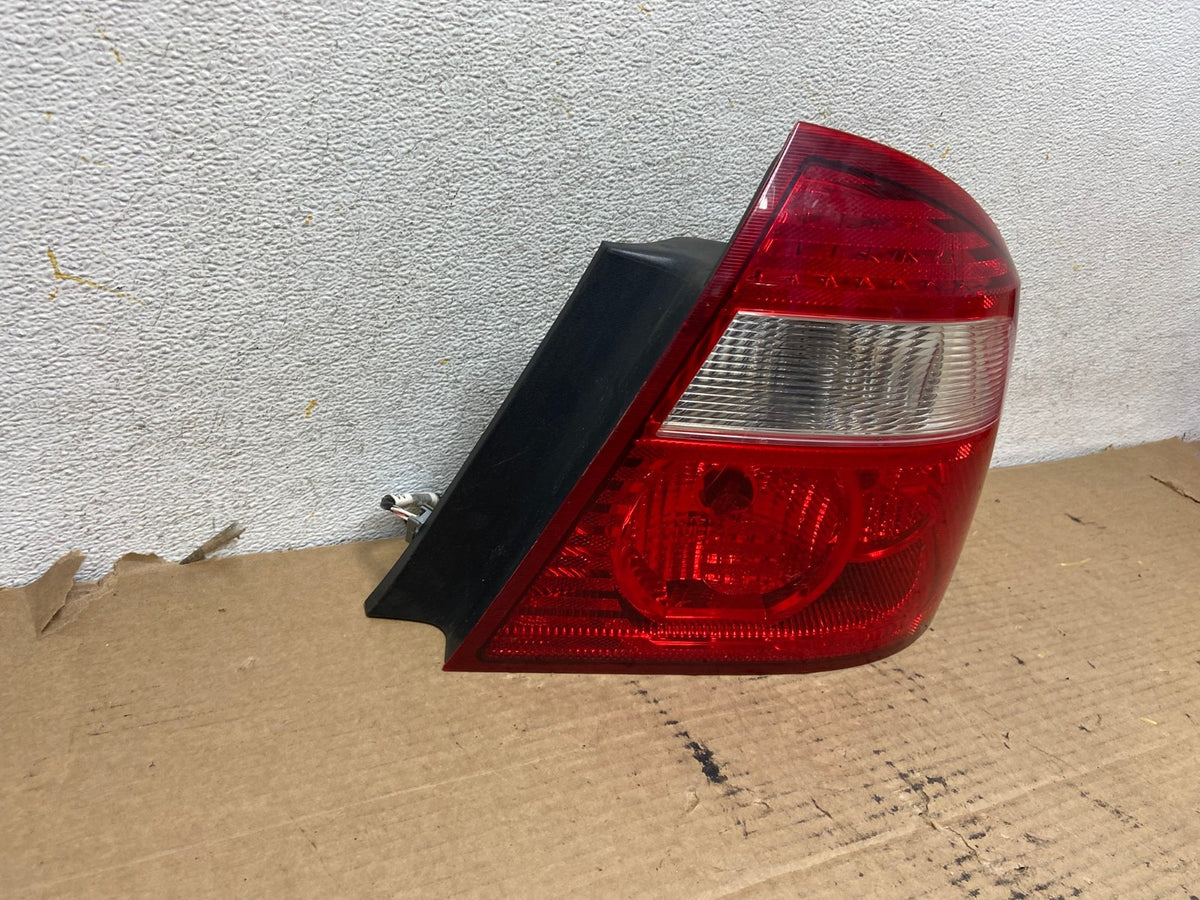 2005 2006 2007 Ford Five Hundred Right Passenger RH Tail Light AH4159 LK1