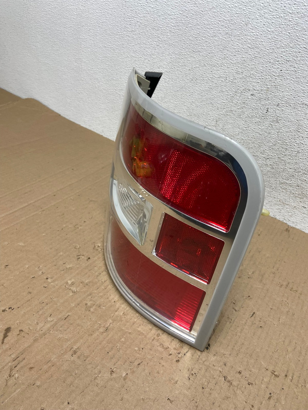 2009 to 2011 Ford Flex Right Passenger RH Side Tail light AE9025 LK1