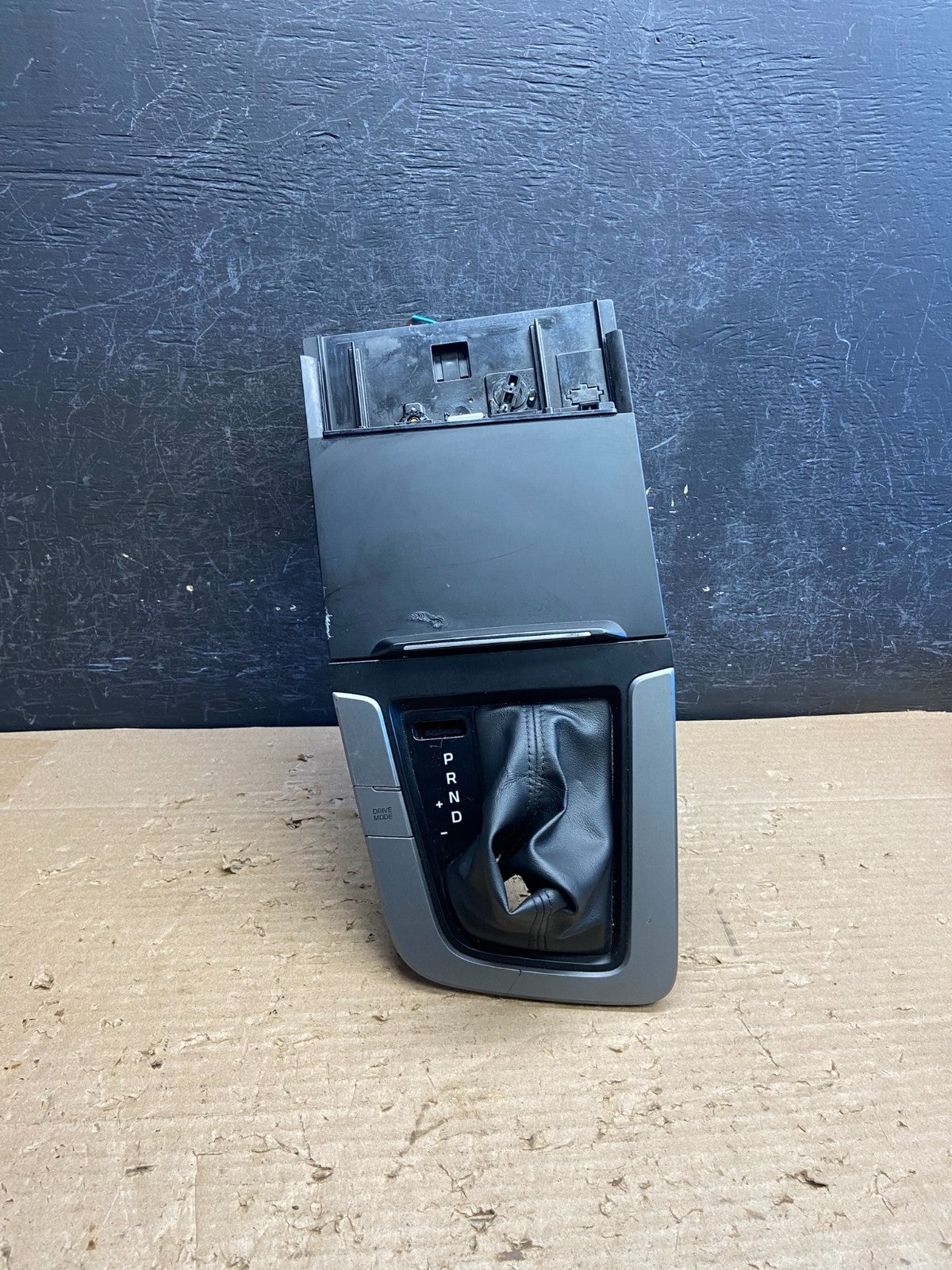 2017 - 2018 Hyundai Elantra Shifter Bezel Center Console Storage ag8675 DG0