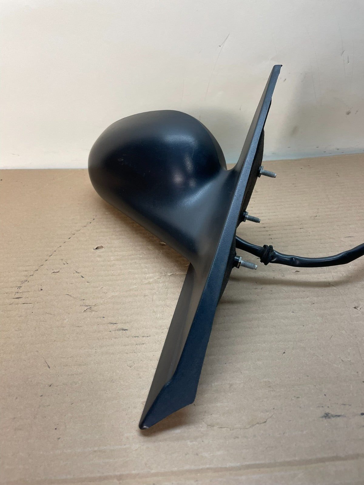 2001 to 2004 Ford Mustang Passenger Right Side View Mirror AH8707 Dg1