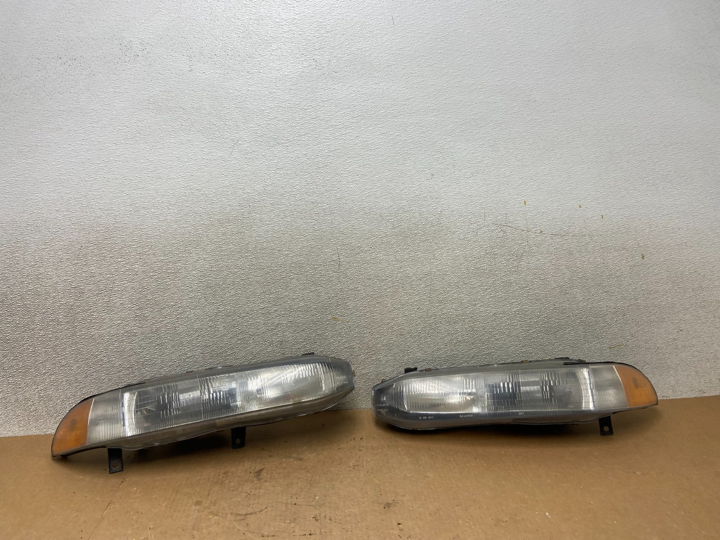 1997 to 1998 Mitsubishi Galant Left+Right Set Headlights Halogen Oem z7637 DG0