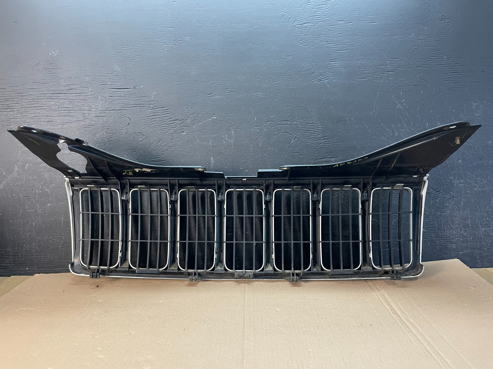 2005 2006 2007 Jeep Grand Cherokee Front Upper Grill Grille z8137 DG5