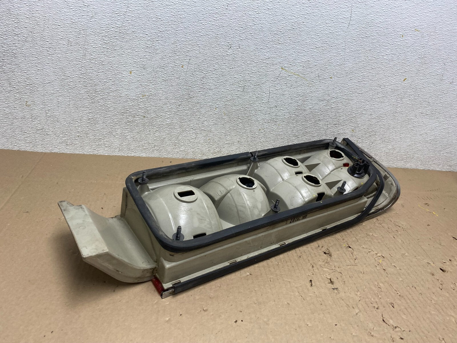 1990 - 1993 Cadillac Allante Front Right Passenger Tail Light J9050 PS4