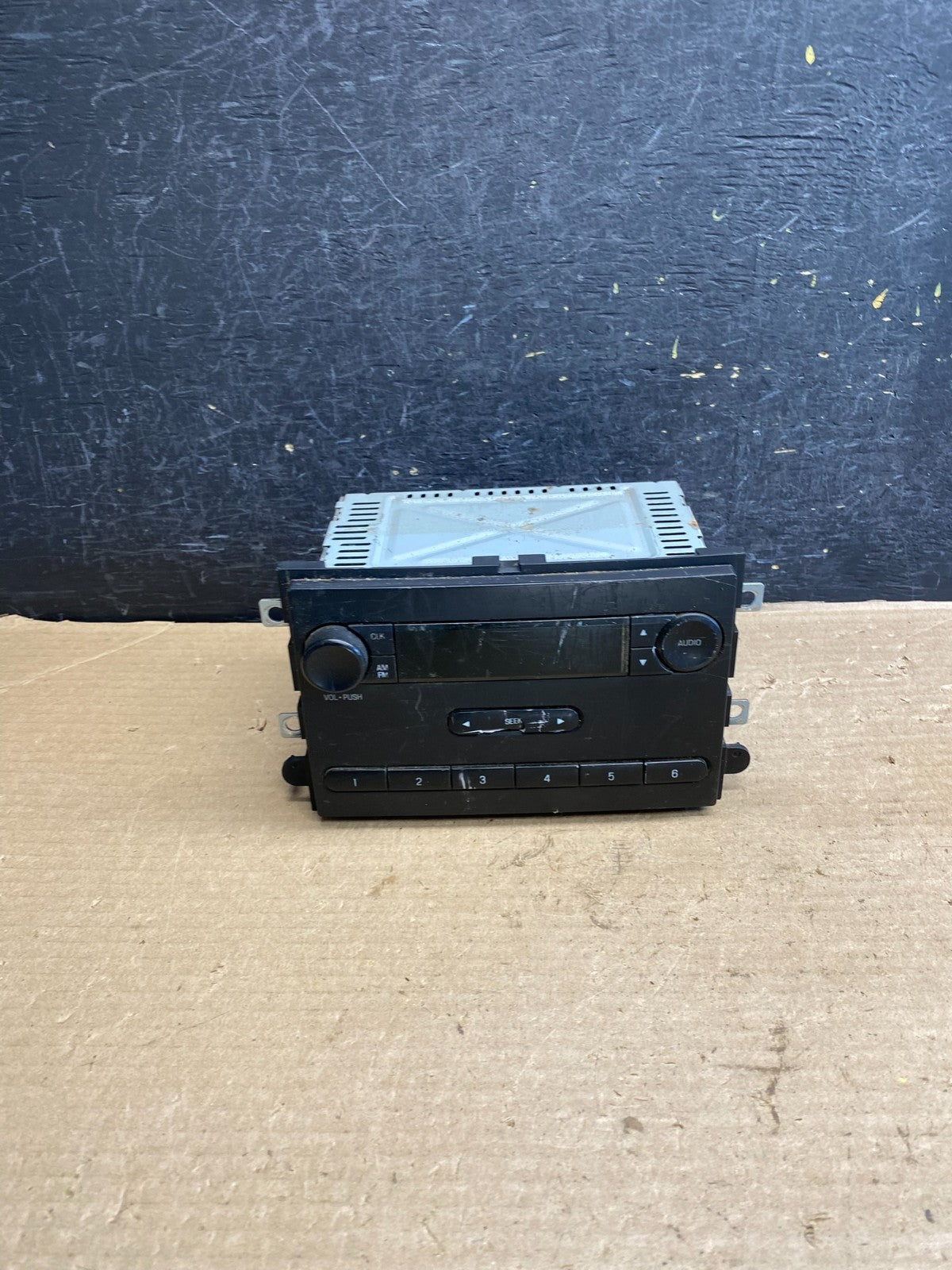 2008-2013 Ford E150 E250 E350 AM FM Radio Stereo Receiver AH3889 DG0