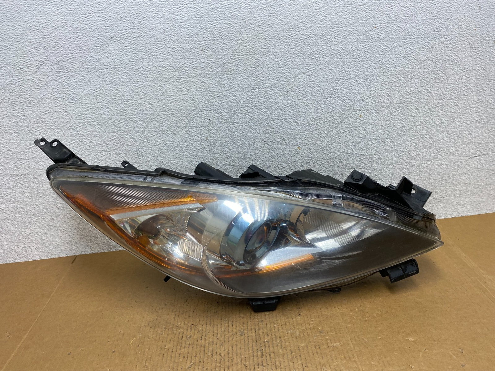 2010 - 2013 Mazda 3 Halogen Right Passenger Rh Side Headlight AE0552 DW0