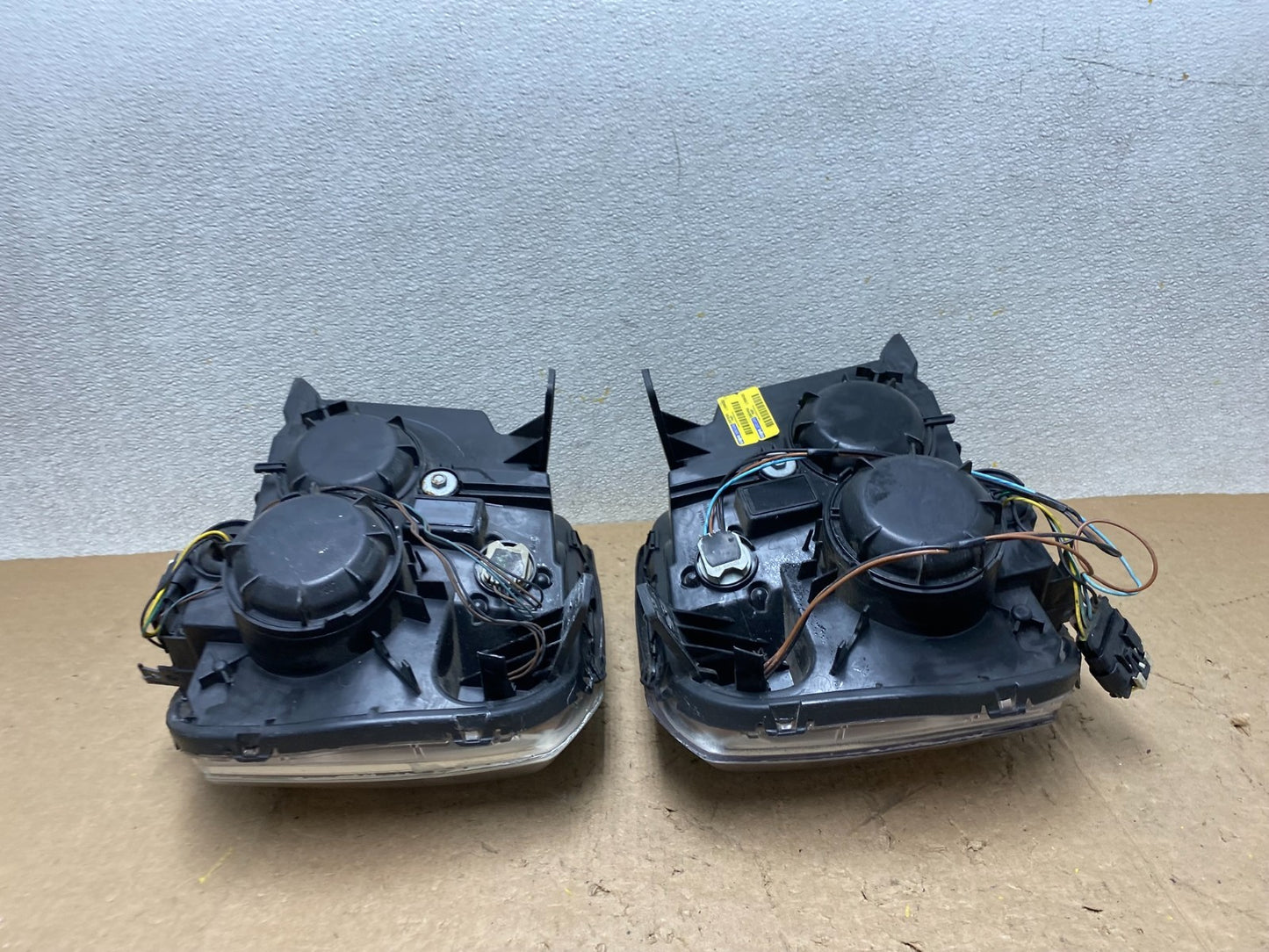 2010 to 2015 GMC Terrain Halogen Left+Right Side Headlights W9265 DW10