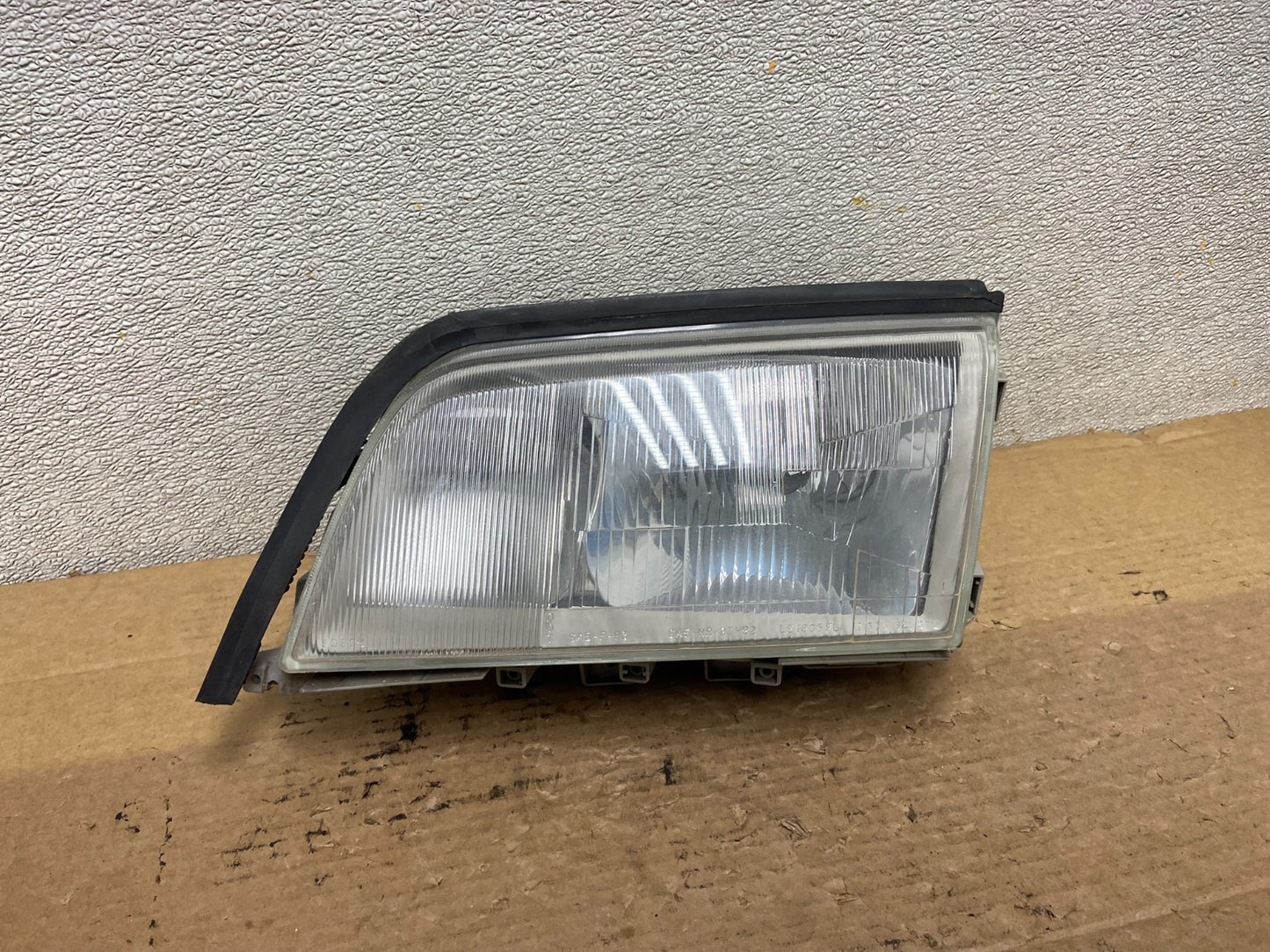 1994-1996 Mercedes C C230 W202 Front Left Driver LH Side Headlight AB3341 DG0