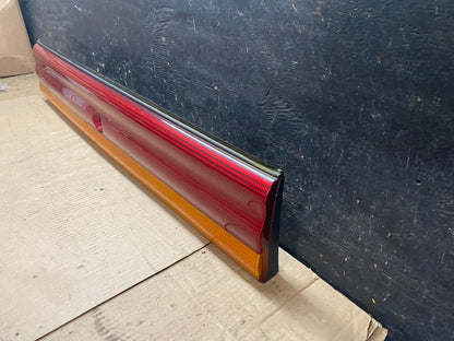 1993 to 1995 Chrysler LeBaron Center Tail Light Panel Trim u7515 DG1