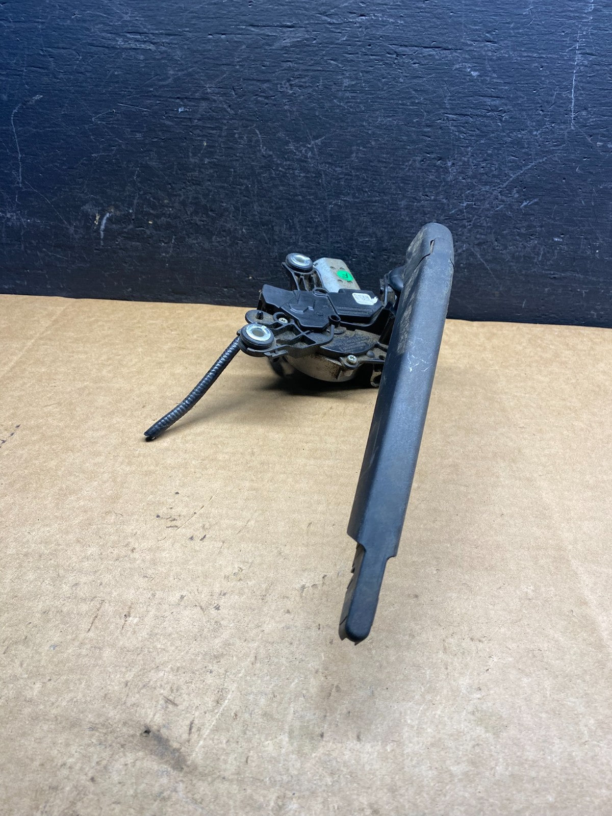 2013-2016 Nissan Pathfinder Back Door Rear Wiper Motor Wiper Blade ad7505 DG2