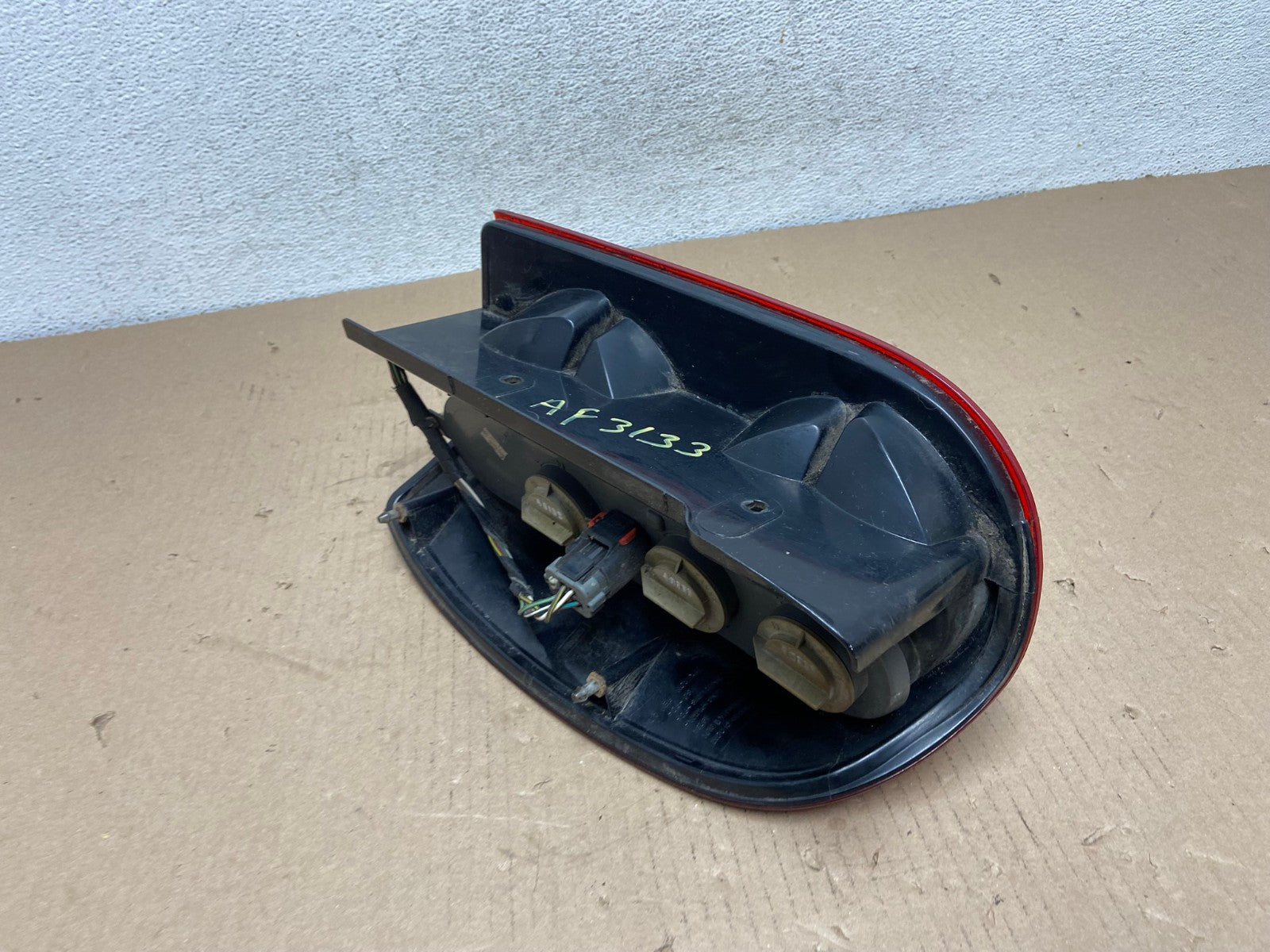 2002 2003 2004 Jeep Liberty Left Driver LH Side Tail Light AF3133 LK7
