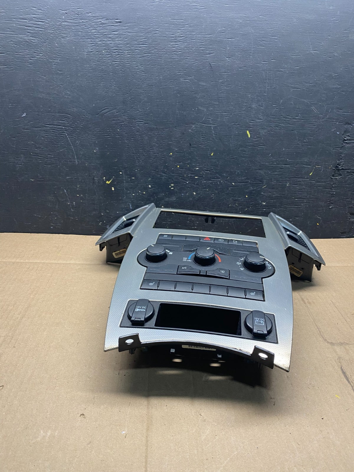 2008 to 2010 Jeep Grand Cherokee Center A/C Heater Climate Control OEM p9189 DG1