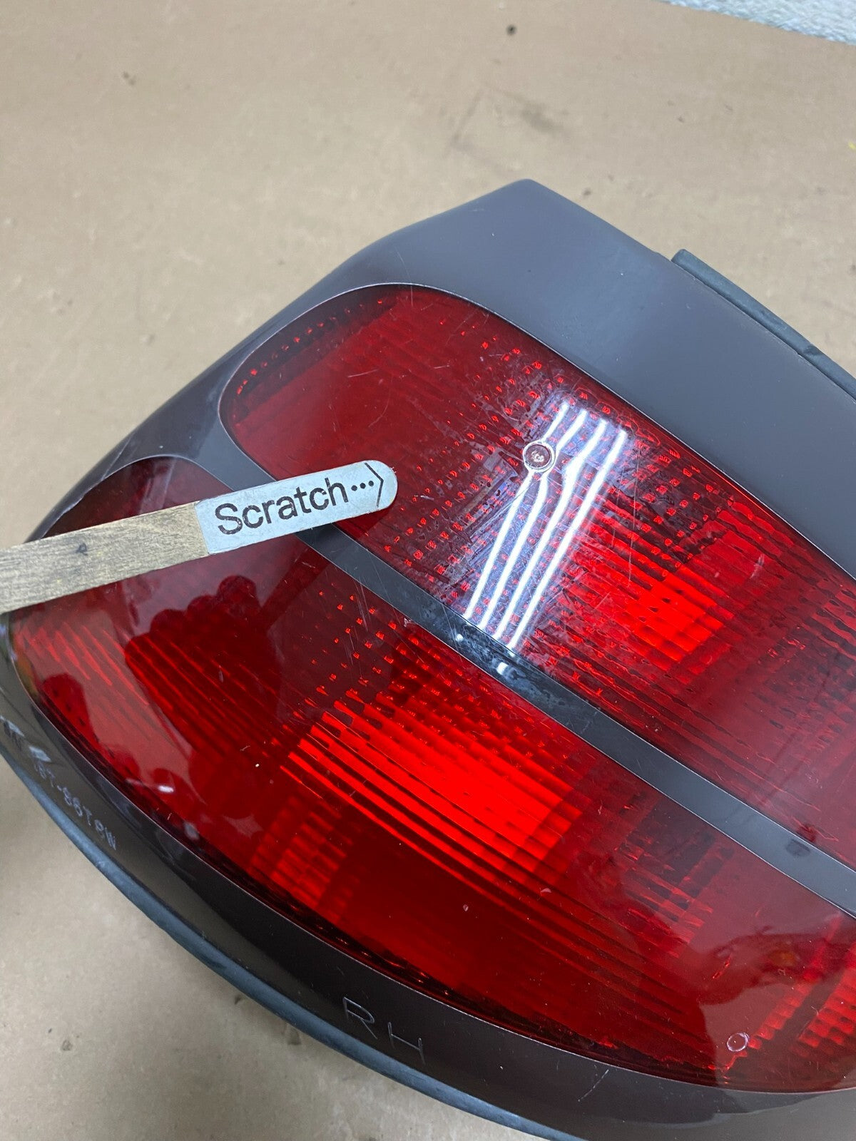 1998 to 1999 Ford Taurus Wagon Right Passenger RH Side Tail Light M2027 DG3