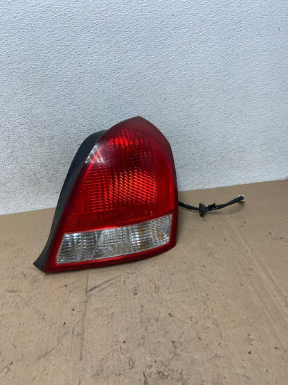 2001 2002 2003 Hyundai Elantra Right Passenger Rh Tail Light AG4968 LK0