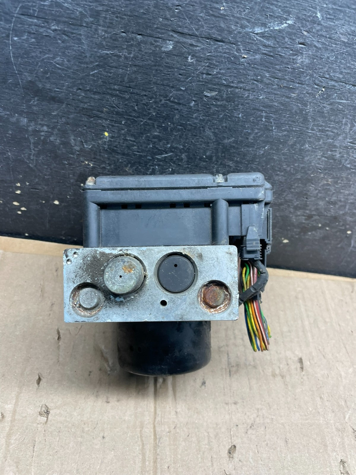 1998 to 2002 Jaguar  XJ8 ABS Anti-Lock Brake Pump Module OEM S4764 DG2