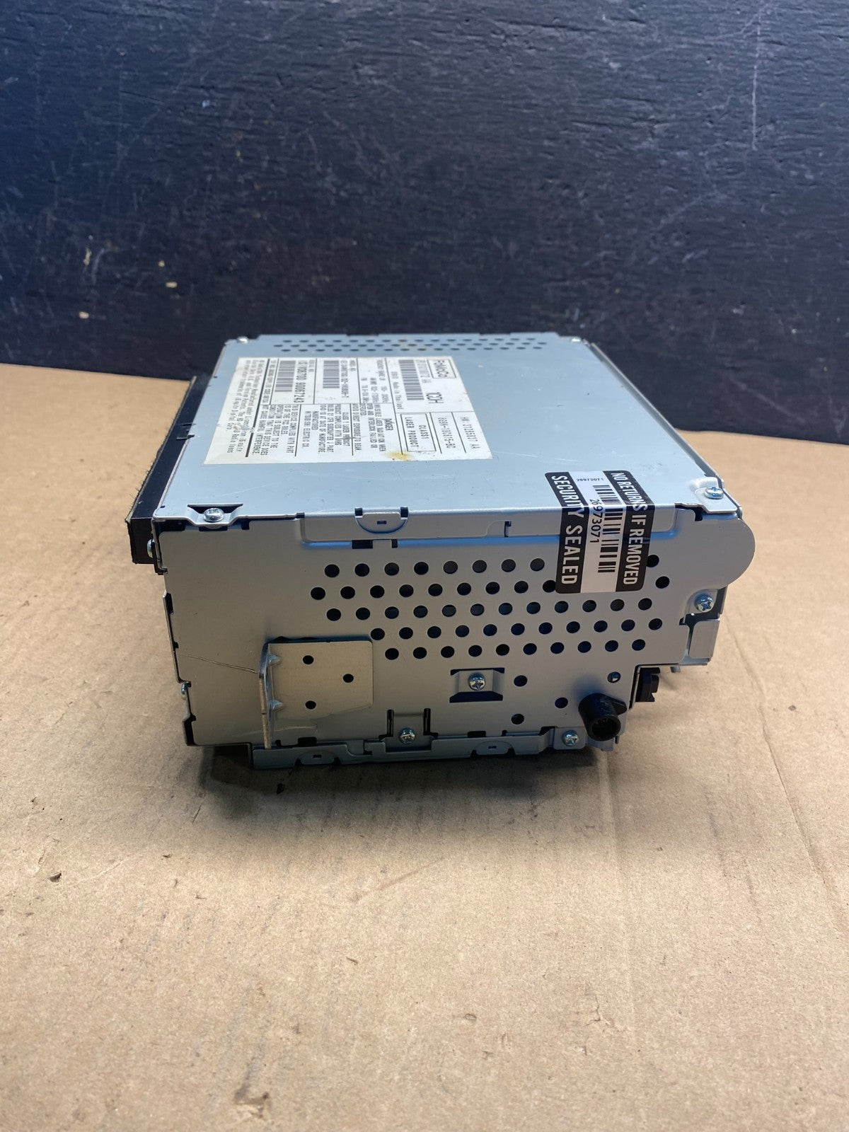 2010 to 2011 Volvo S60 Radio AM FM Receiver MP3 CD Player AE7450 DW1