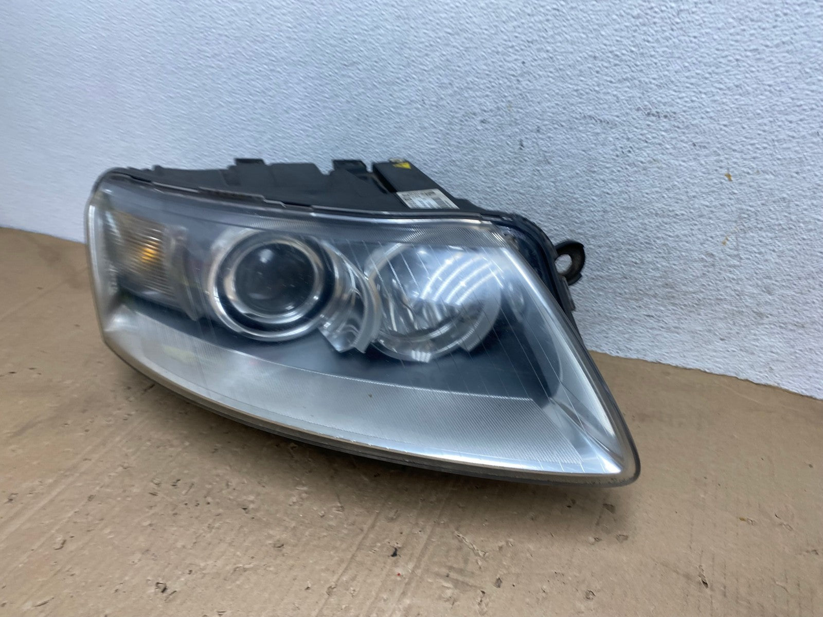 2005 to 2008 Audi A6 Right Passenger Side Headlight Xenon HID AE9307 LK1