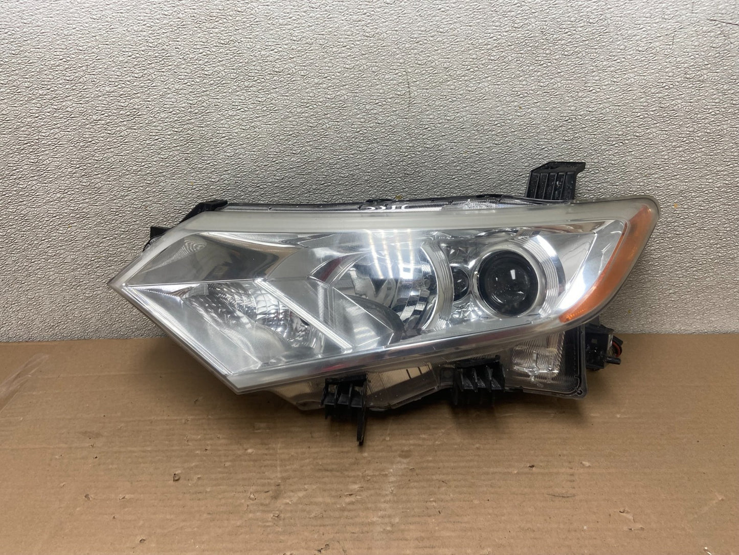 2012 to 2017 Nissan Quest Left Driver LH Side Headlight Halogen Oem AA8761 DW0