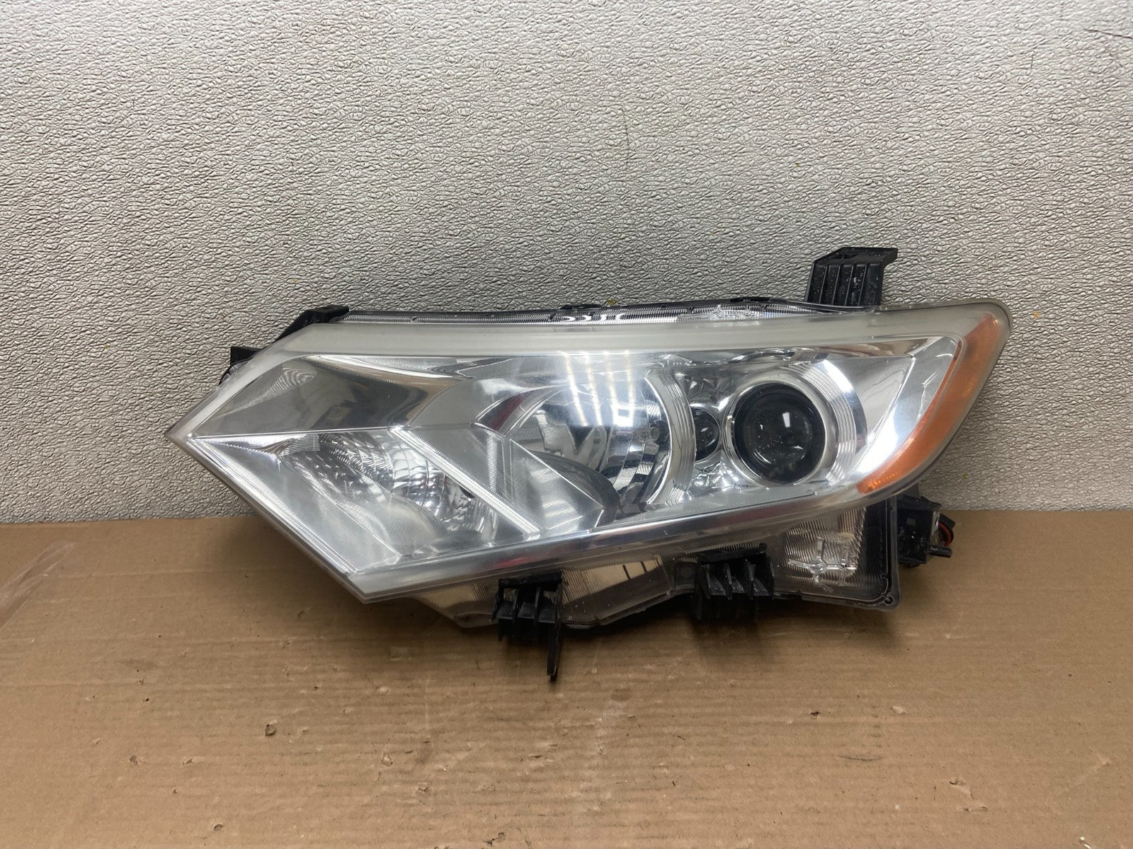 2012 to 2017 Nissan Quest Left Driver LH Side Headlight Halogen Oem AA8761 DW0