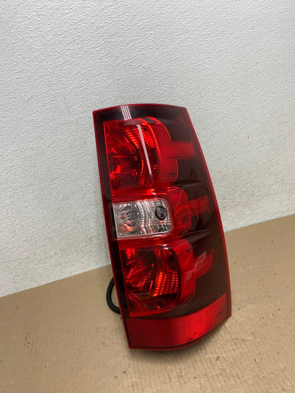 2008-2014 Chevrolet Tahoe Suburban Right Passenger Rh Tail Light AE9641 LK2