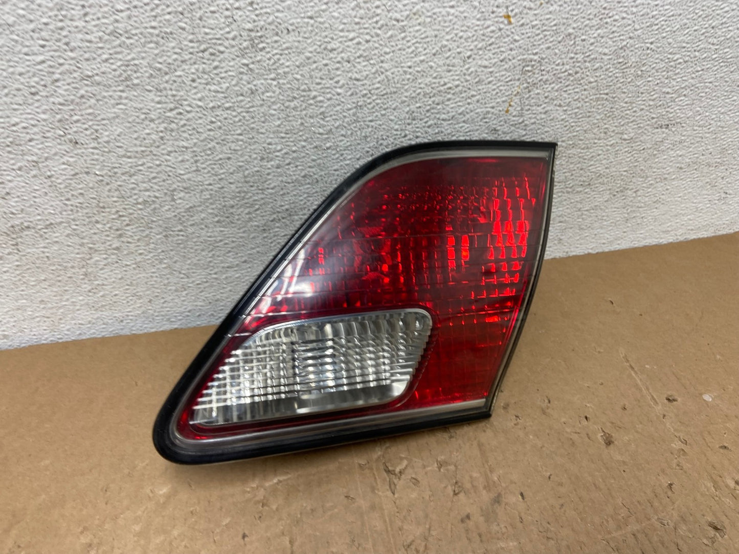 2002 2003 2004 Lexus Es300 Es330 Right Passenger Inner Tail Light AD8113 LK2