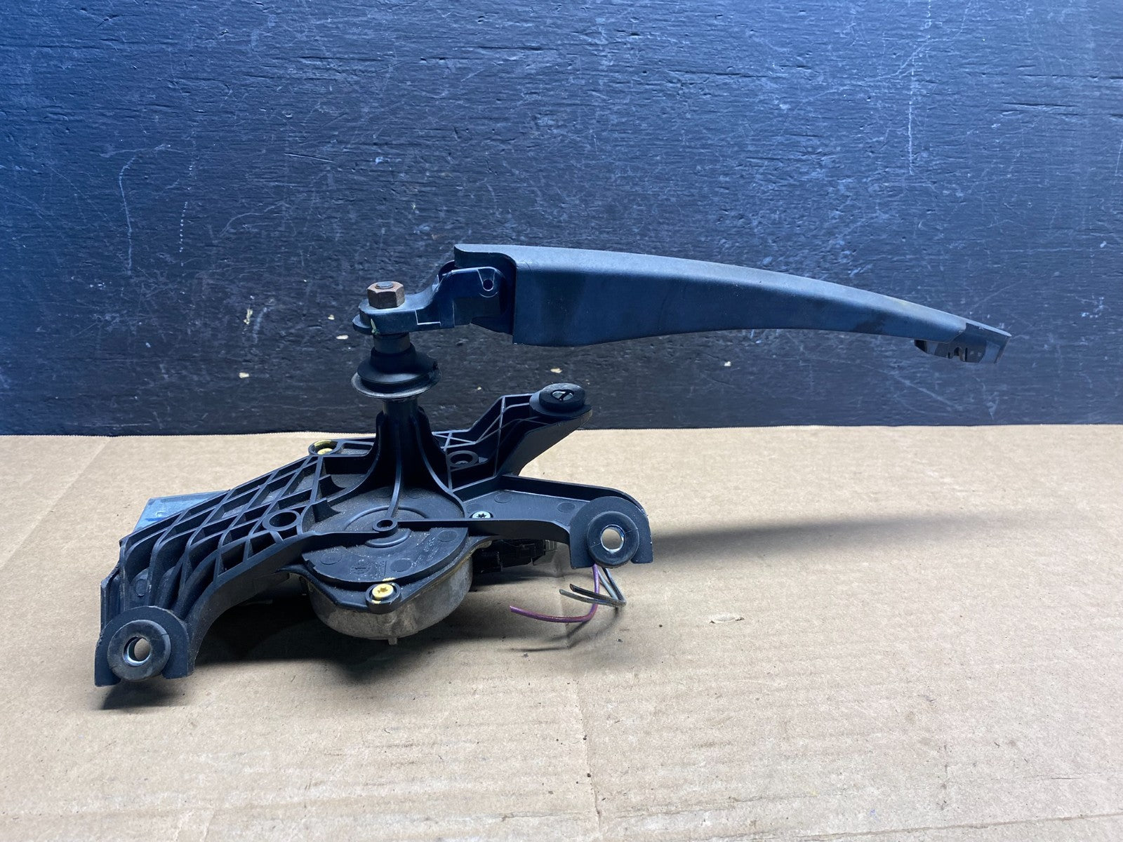 2011 to 2014 Ford Edge Licnoln MKX Rear Windshield Wiper Motor AE8259 DG1