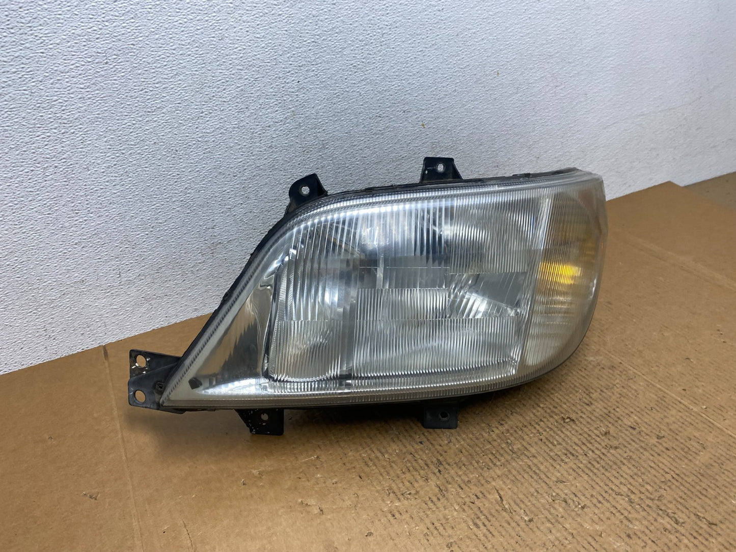 2005 to 2006 Mercedes Sprinter Headlight Left Driver Side Halogen AA9856 DG2