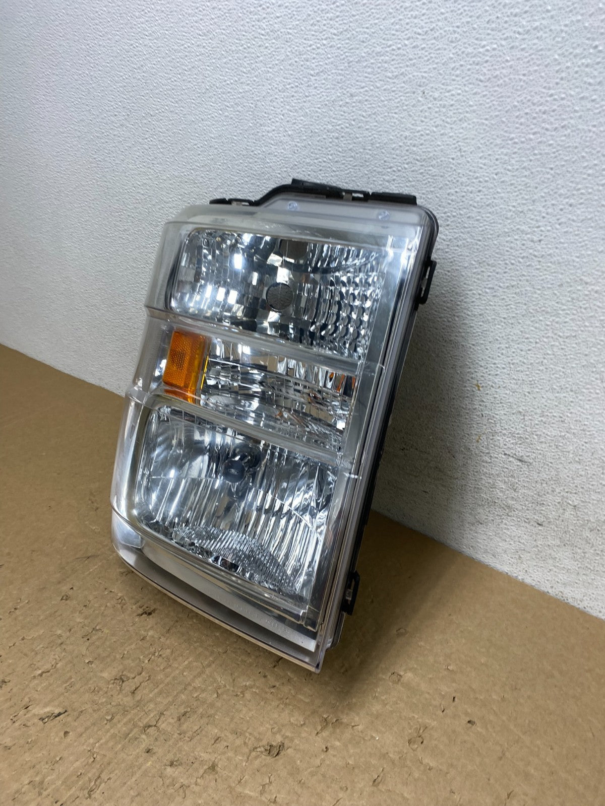 2008-2014 Ford Econoline E150 E250 E350 Right Passenger Headlight AF8197 DW1
