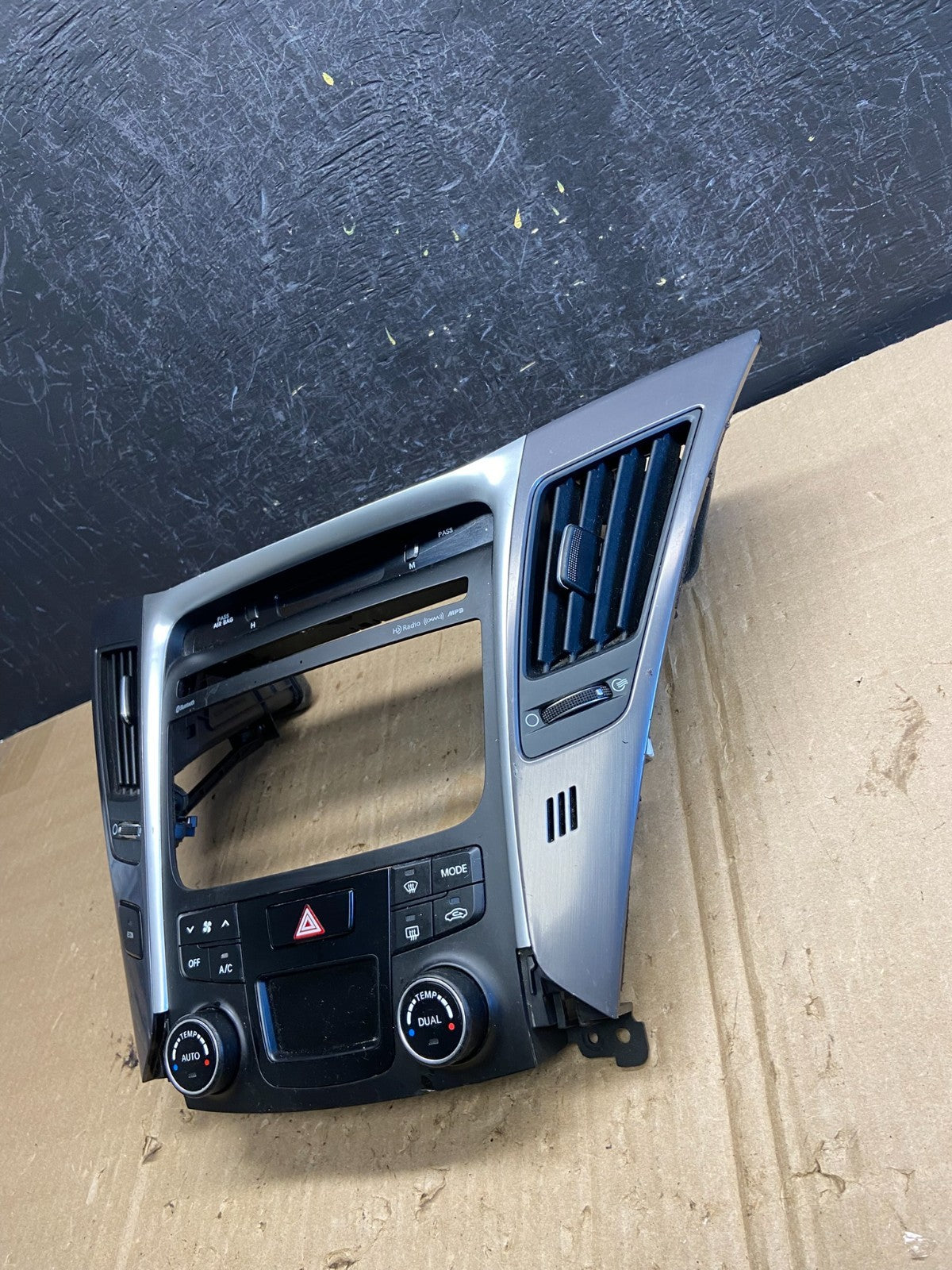 2011 - 2014 Hyundai Sonata Center Radio Climate Control Air Vent Bezel AE1954 DG1