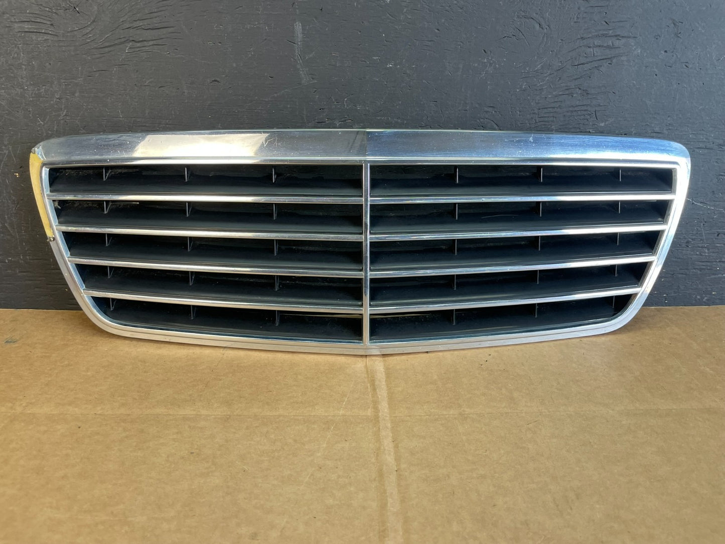 2000 to 2003 Mercedes Benz E-Class E320 E55 Front Upper Grill Grille AE0815 DG0
