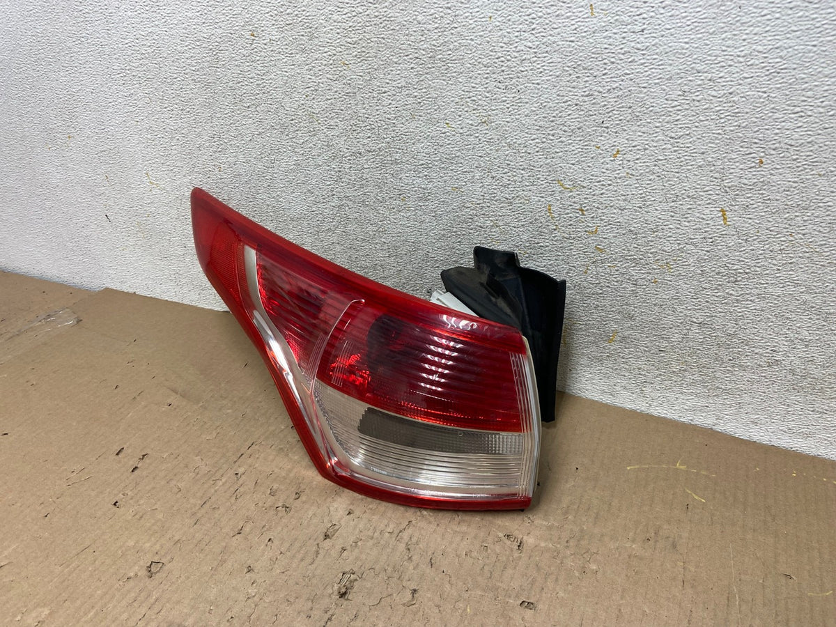 2013 to 2016 Ford Escape Left Driver LH Side Tail Light AH5985 LK2