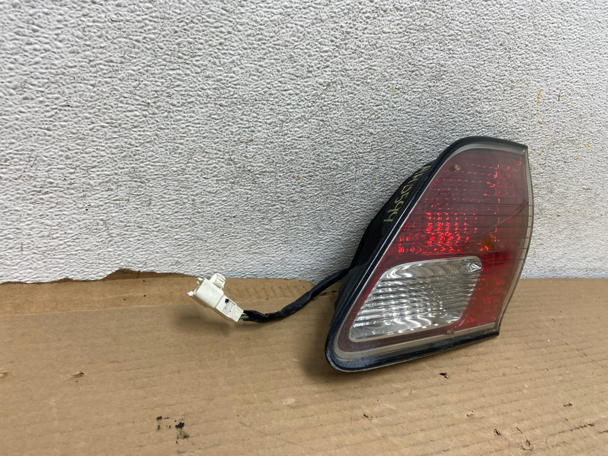 2002 2003 2004 Lexus Es300 Es330 Right Passenger Inner Tail Light AH0599 LK1