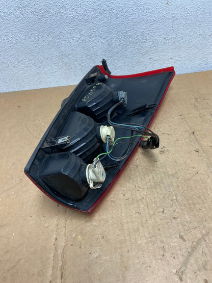 2002 to 2006 Chevrolet Avalanche Left Driver LH Tail Light AD0599 LK5