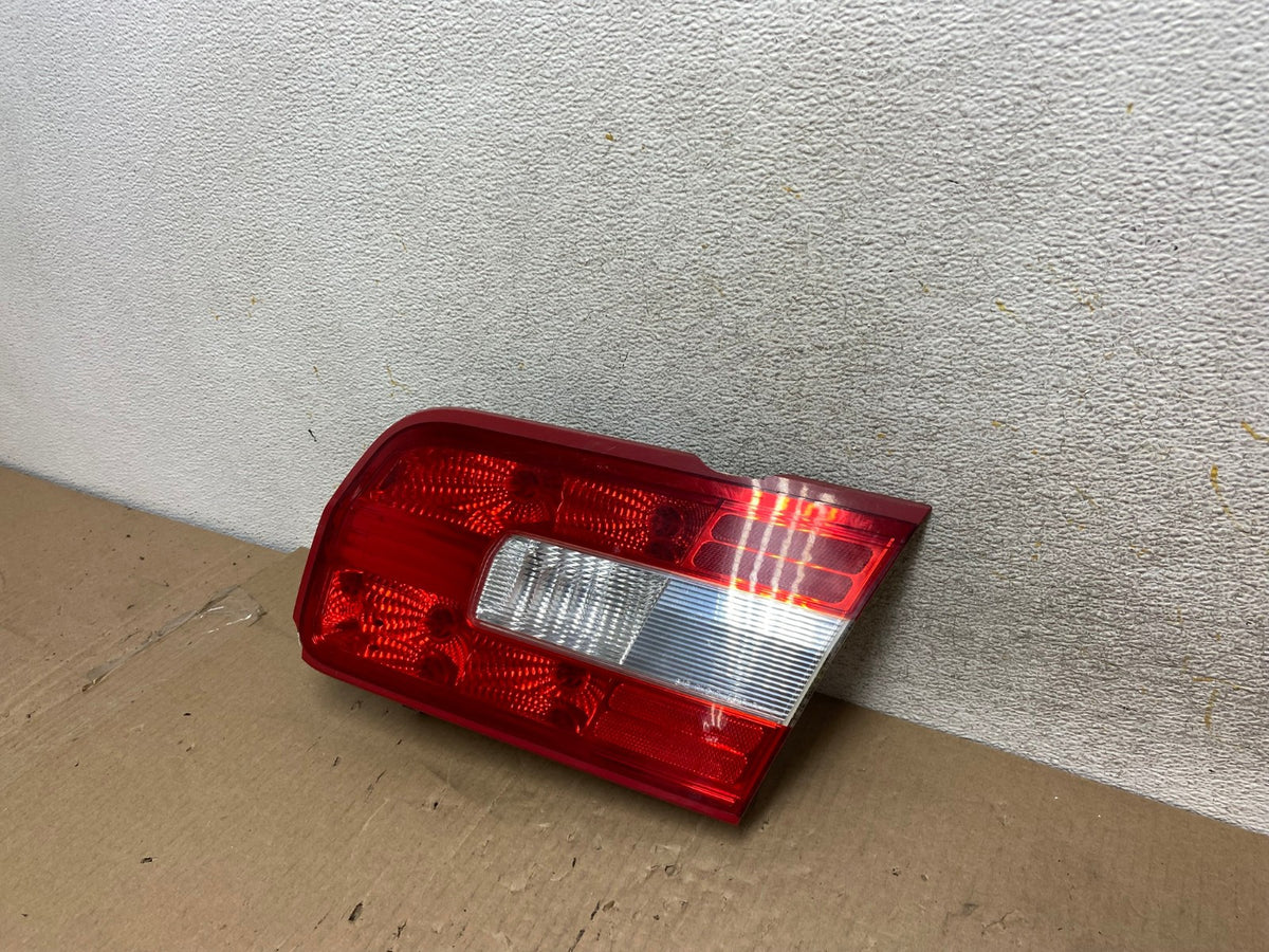 2007-2009 Lincoln Zephyr MKZ Right Passenger Side Tail Light Inner AH5945 LK2