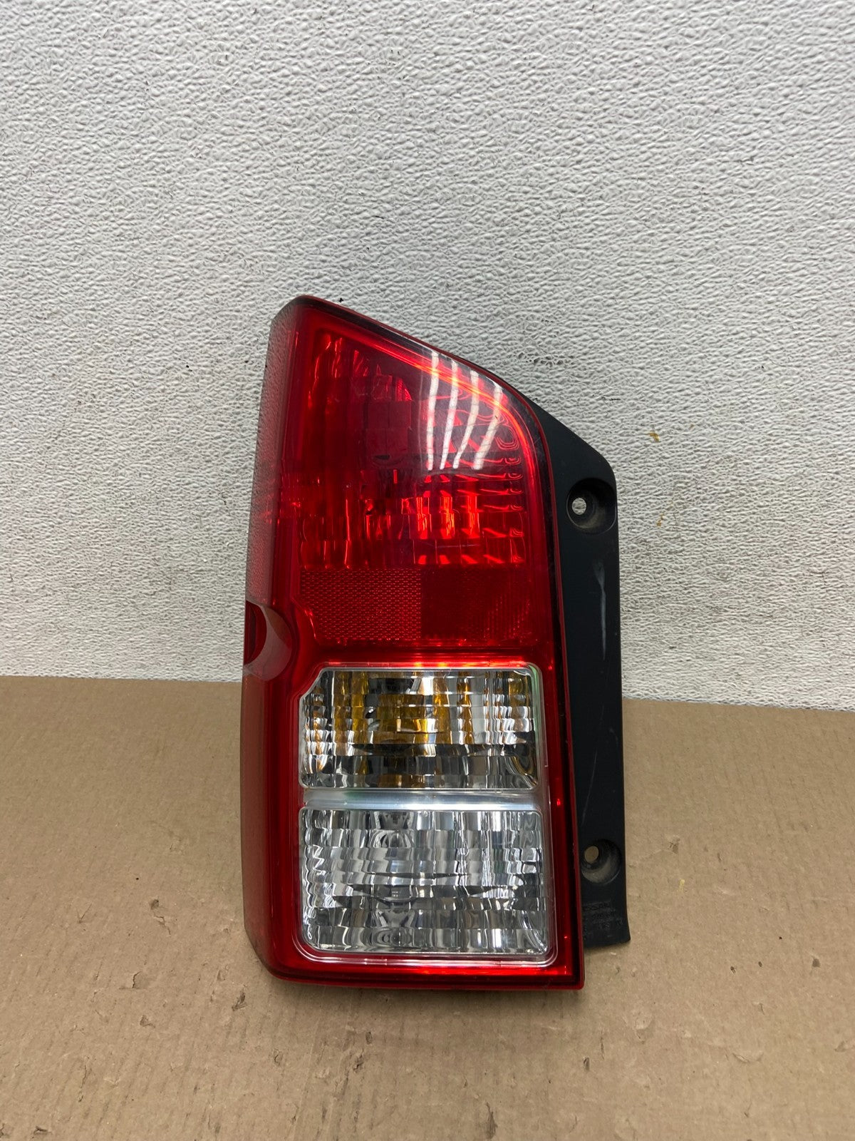 2005 to 2012 Nissan Pathfinder Tail light Left Driver Lh Side AE9600 LK0