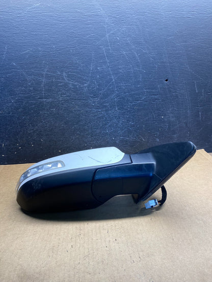 2011 to 2015 Kia Sorento Right Passenger Door Mirror Turn Signal AH7137 DW3